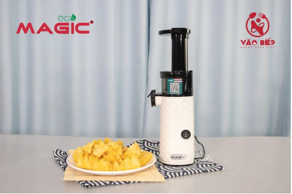 Hướng dẫn làm nước ép Thơm giúp giảm cân bằng máy ép chậm thế hệ mới Magic Eco AC-132 4 nước ép thơm