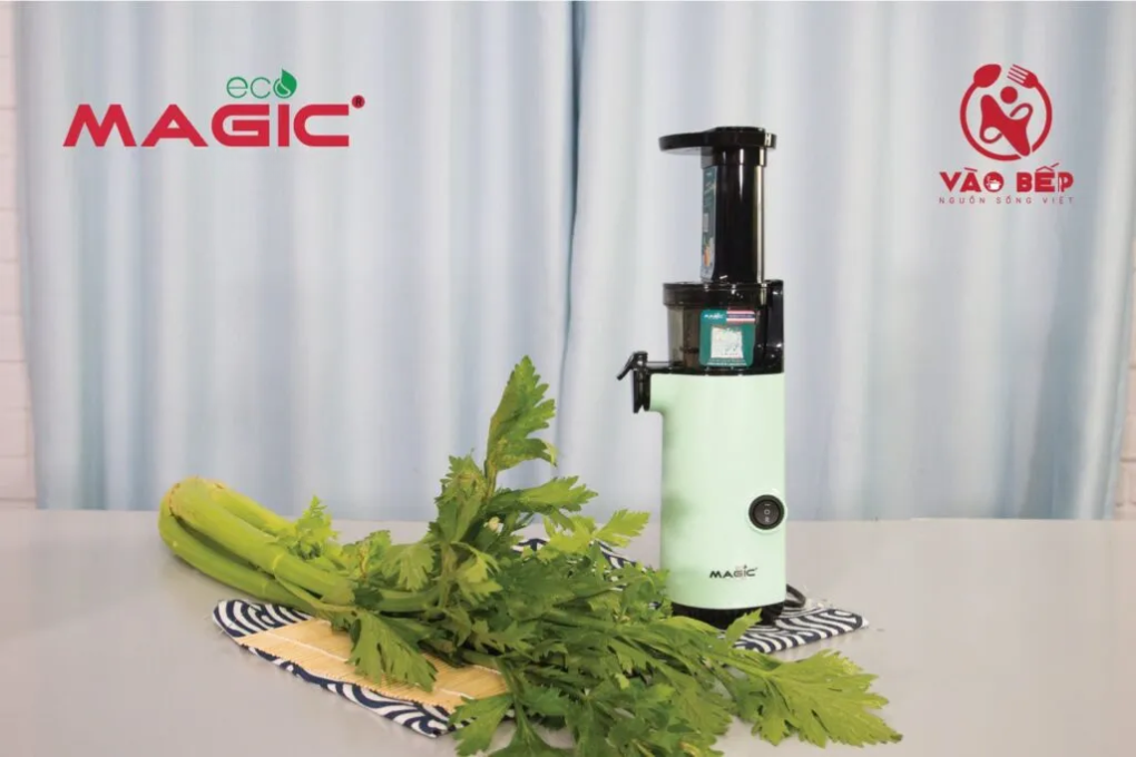 Hướng dẫn làm nước ép cần tây detox thanh lọc bằng Máy ép chậm thế hệ mới Magic Eco AC-131 3 Hướng dẫn làm nước ép cần tây detox thanh lọc bằng Máy ép chậm thế hệ mới Magic Eco AC-131 3