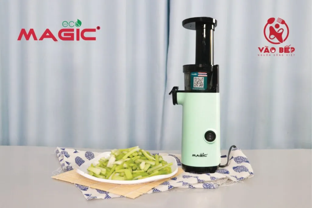 Hướng dẫn làm nước ép cần tây detox thanh lọc bằng Máy ép chậm thế hệ mới Magic Eco AC-131 4 Hướng dẫn làm nước ép cần tây detox thanh lọc bằng Máy ép chậm thế hệ mới Magic Eco AC-131 4