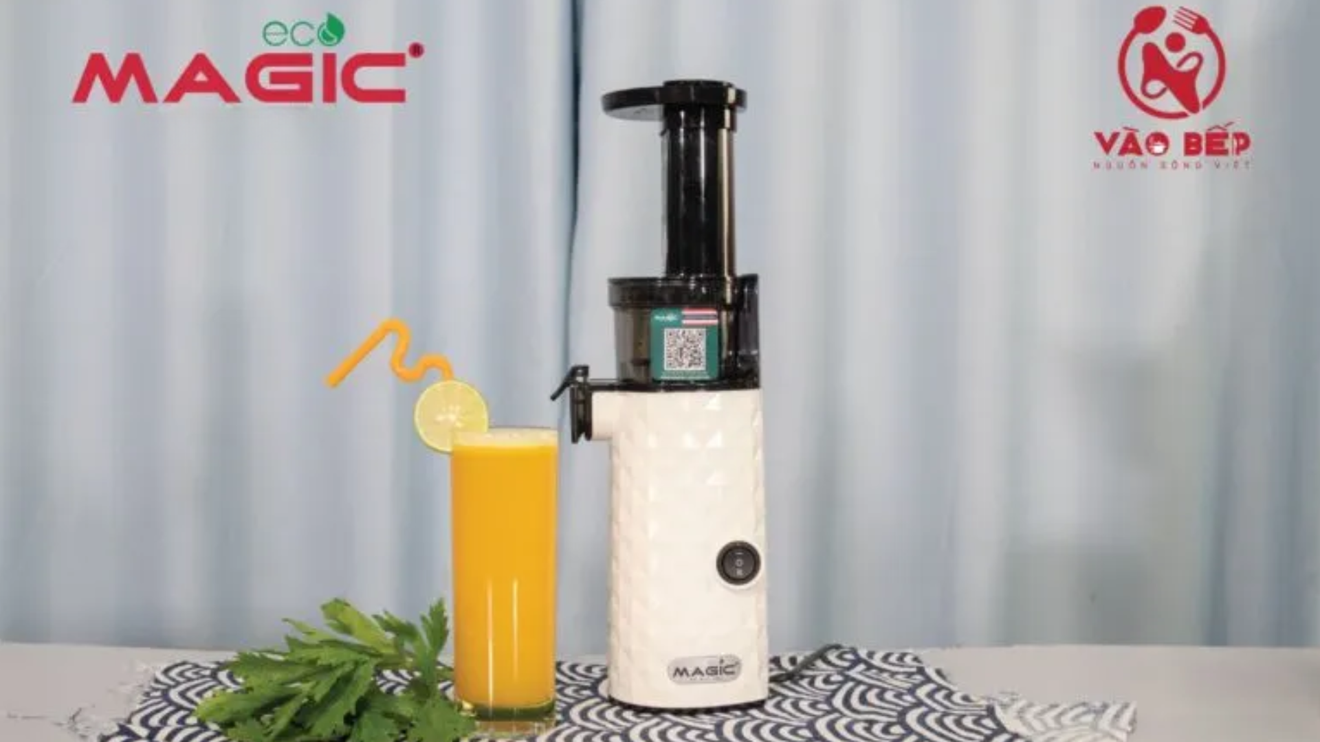 Hướng dẫn làm nước ép Thơm giúp giảm cân bằng máy ép chậm thế hệ mới Magic Eco AC-132 1 nước ép thơm