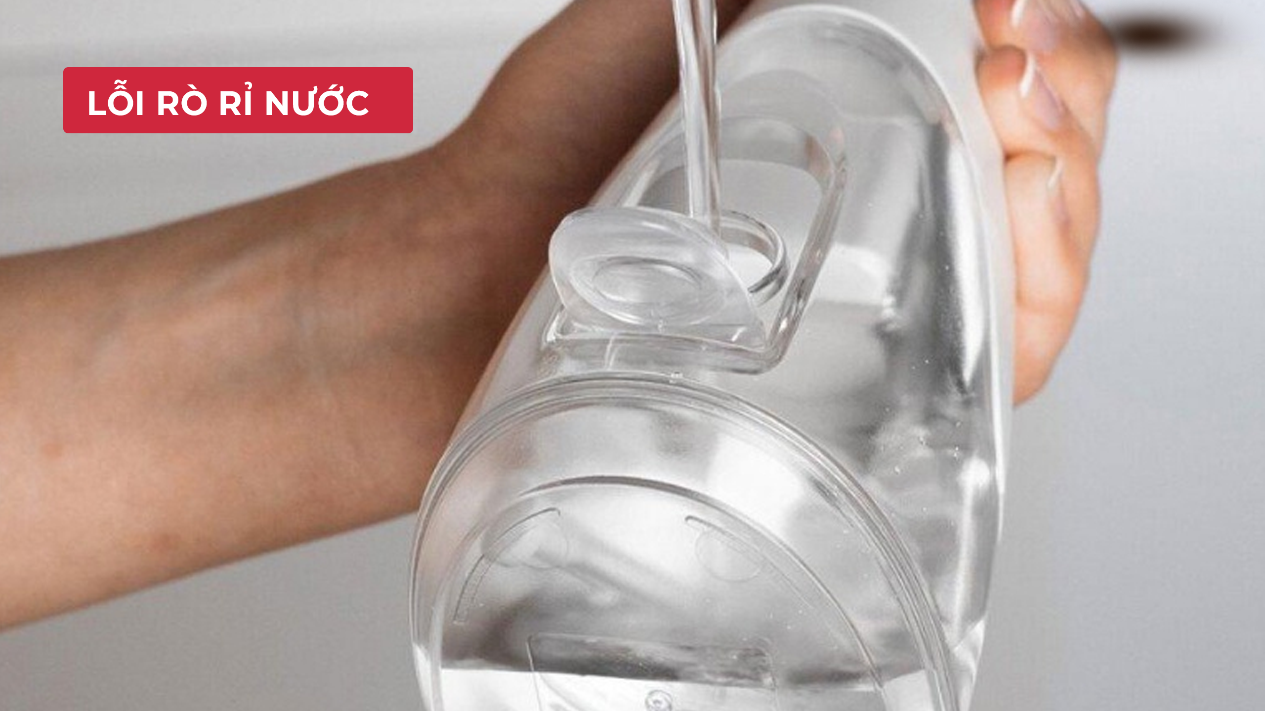 7 Lỗi Thường Gặp Khi Sử Dụng Tăm Nước & Cách Khắc Phục 1 Minh họa lỗi rò rỉ nước