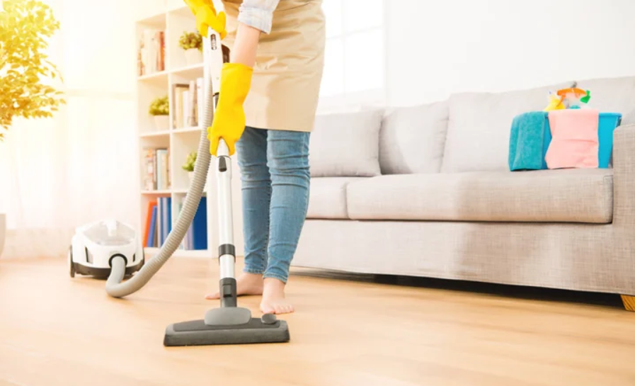 Máy Hút Bụi Cầm Tay: Giải Pháp Làm Sạch Nhanh Gọn Trong 5 Phút 1 may-hut-bui-cam-tay-2