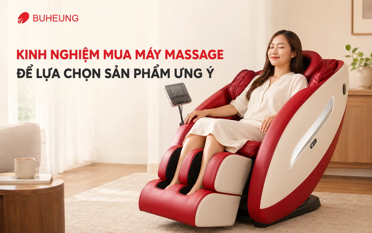 Kinh Nghiệm Mua Máy Massage Để Lựa Chọn Sản Phẩm Ưng Ý 1 Hình ảnh người phụ nữ thư giãn trên ghế massage tại nhà, thể hiện sự thoải mái và tiện lợi, minh họa kinh nghiệm mua máy massage.